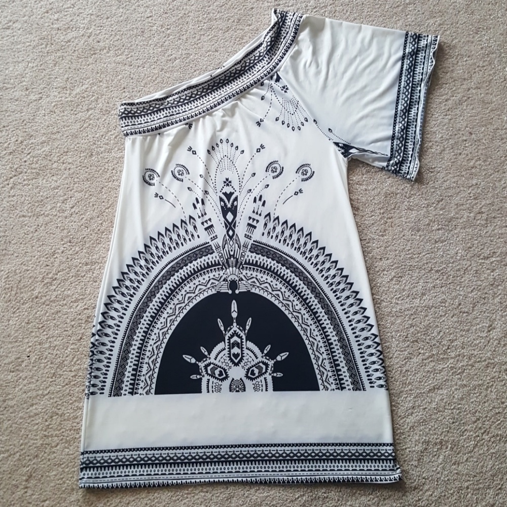 1.2.3. White & black one-shoulder dress